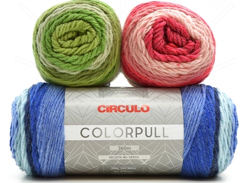 xale de crochê colorida