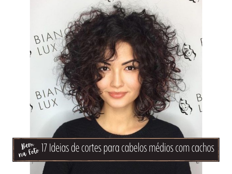 Bem na foto: 17 Ideias de cortes para cabelos médios com cachos